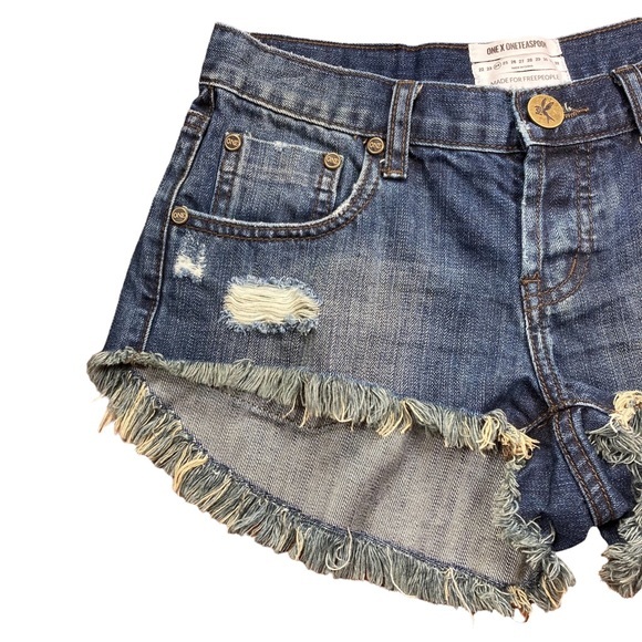 One x One Teaspoon x Free People Shorts Size 24 Fringe Distressed Short Shorts - Picture 4 of 14